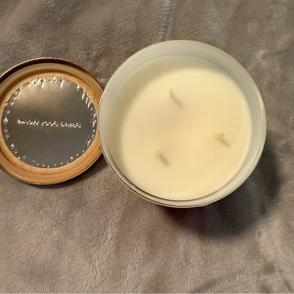 Bath And Body Works Winter Candy Apple 25th Anniversary 3-Wick Candle New - Picture 3 of 4